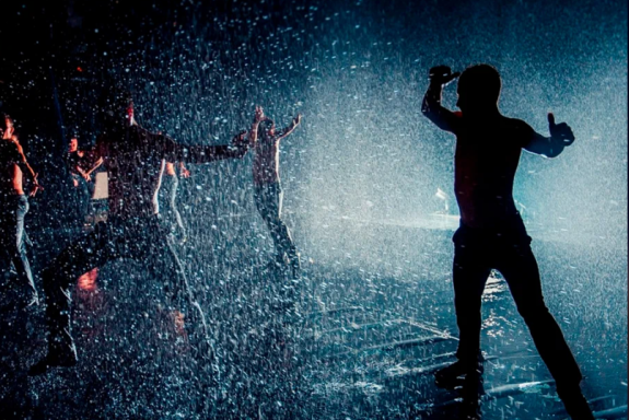 Шоу под дождем "Признание в любви" Ангарск