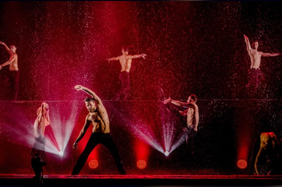 Шоу под дождем "Признание в любви" Ангарск