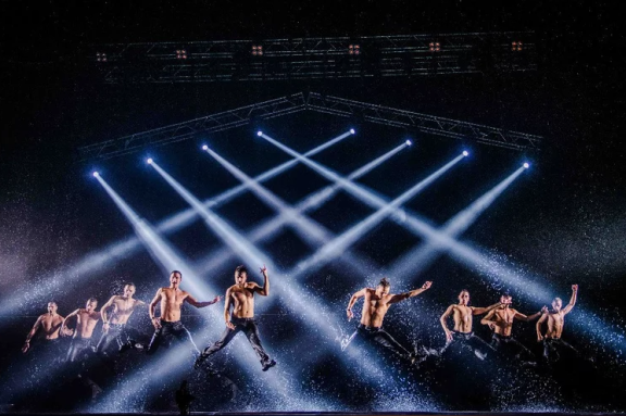 Шоу под дождем "Признание в любви" Ангарск